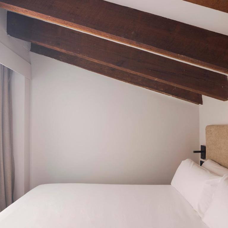 Room Mate Oliveira - City Centre, Valencia - Biggy (5-6 Adults) - 26