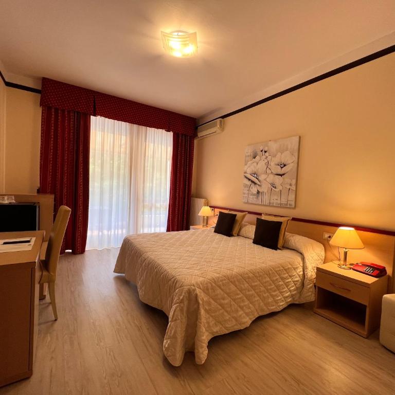 Hotel Conca d'Oro - Camera Matrimoniale/Doppia con Letti Singoli con Vista Montagna - 4