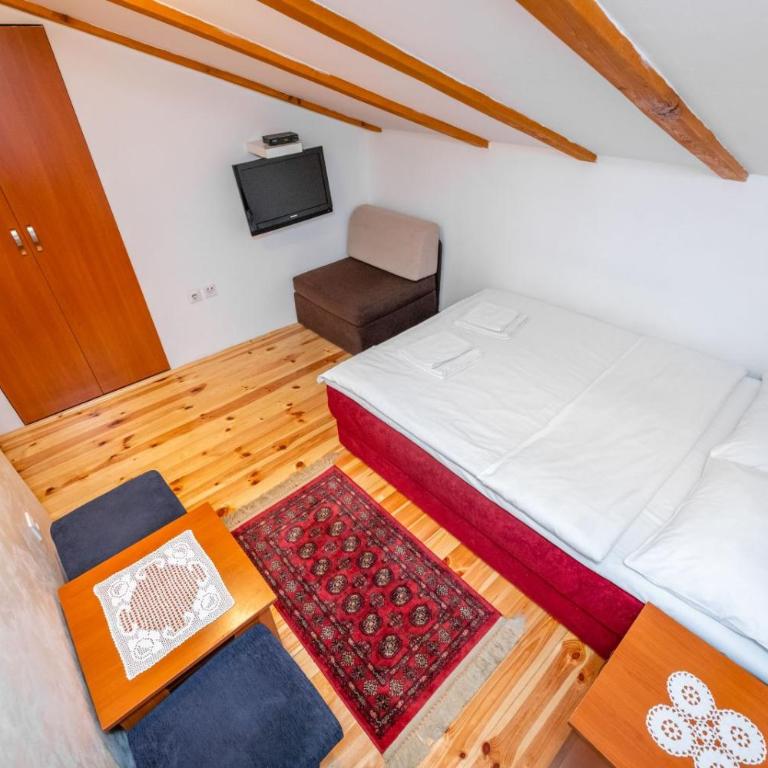 Guesthouse Sandra - Standardna Dvokrevetna Soba sa Bračnim Krevetom - 2