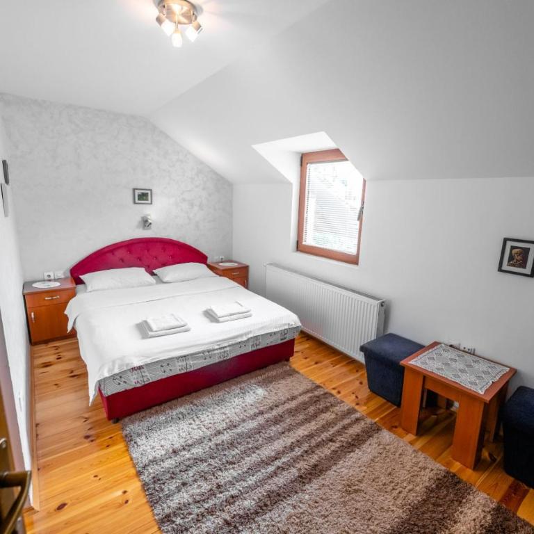 Guesthouse Sandra - Dvokrevetna Soba s Bračnim Krevetom s Pogledom na Vrt - 4
