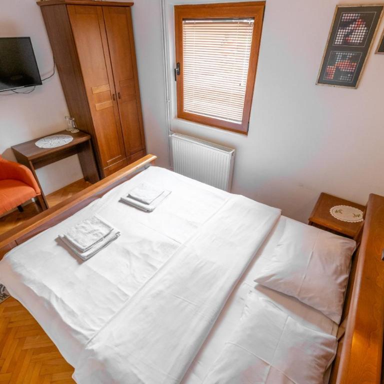 Guesthouse Sandra - Dvokrevetna Soba sa Bračnim Krevetom - 5