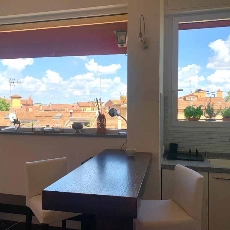 Charming Home Towers-Roofs View - One-Bedroom Apartment - 8