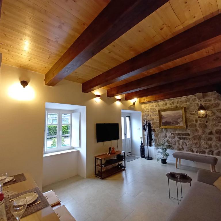 Romantic stone house by the sea **** - Villa with Sea View - 9