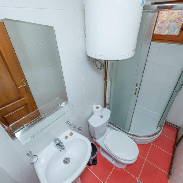 Guesthouse Sandra - Standardna Dvokrevetna Soba sa Bračnim Krevetom - 3