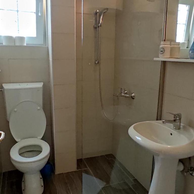 R&A Apartmani Bečići - Četvorokrevetna Soba - 7