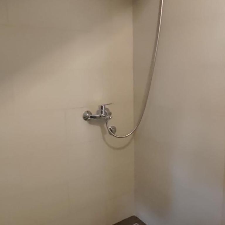 R&A Apartmani Bečići - Dvokrevetna Soba sa Bračnim Krevetom sa Balkonom i Pogledom na More - 1
