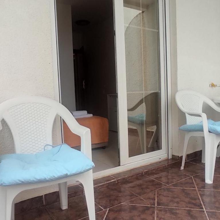 R&A Apartmani Bečići - Dvokrevetna Soba sa Bračnim Krevetom sa Balkonom i Pogledom na More - 7