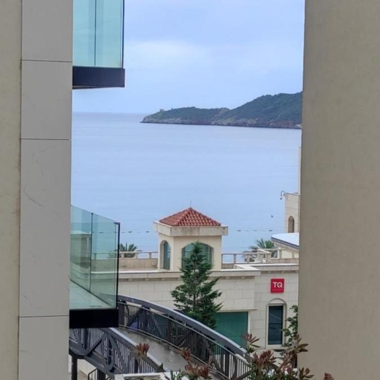 R&A Apartmani Bečići - Dvokrevetna Soba sa Bračnim Krevetom sa Balkonom i Pogledom na More - 6