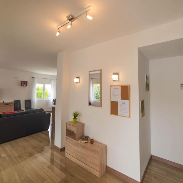 Magnificent villa: 2 private pools, BBQ, garden & parking. 13 per. In Padul - Villa - 13