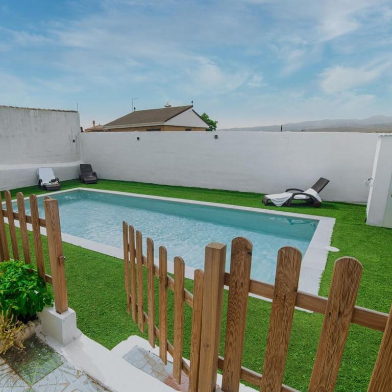 Magnificent villa: 2 private pools, BBQ, garden & parking. 13 per. In Padul - Villa - 4