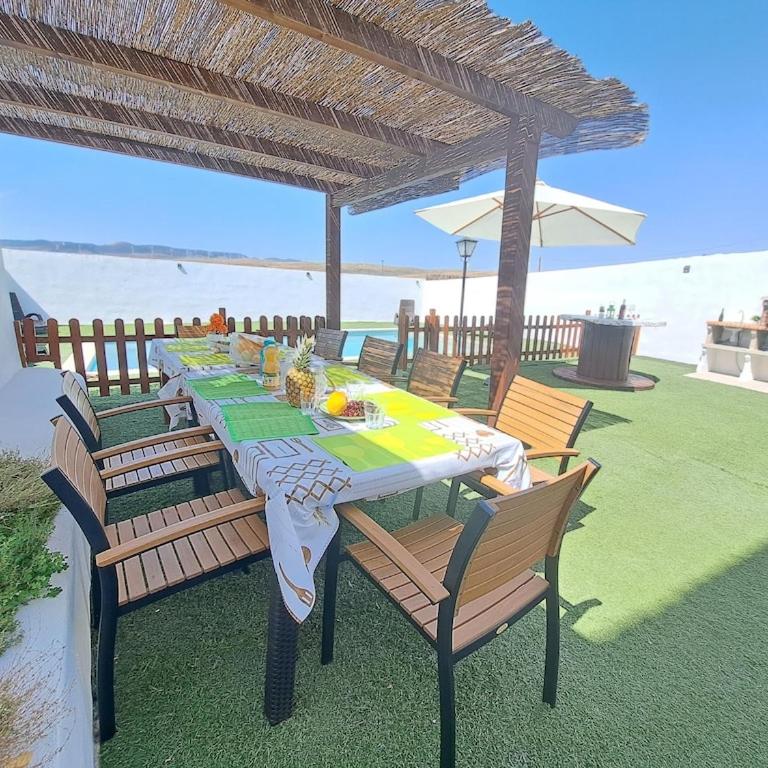 Magnificent villa: 2 private pools, BBQ, garden & parking. 13 per. In Padul - Villa - 52