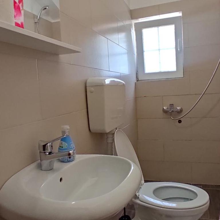 R&A Apartmani Bečići - Trokrevetna Soba sa Balkonom - 4