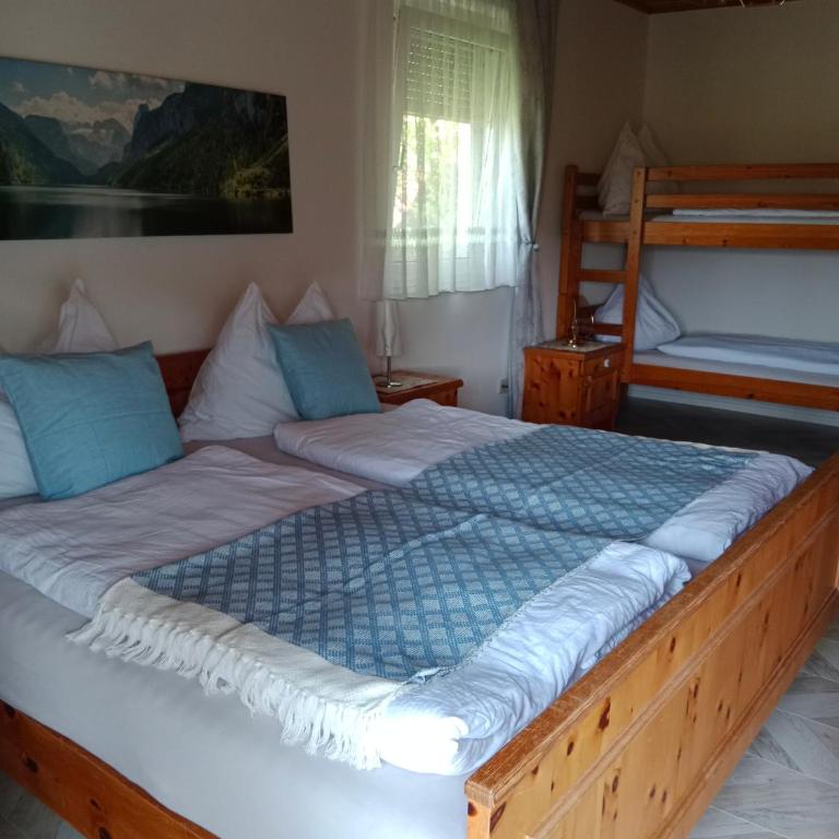 Appartement Landhaus Felsenkeller - Großes Apartment mit 2 Schlafzimmern und Balkon Nr. 4 - 10