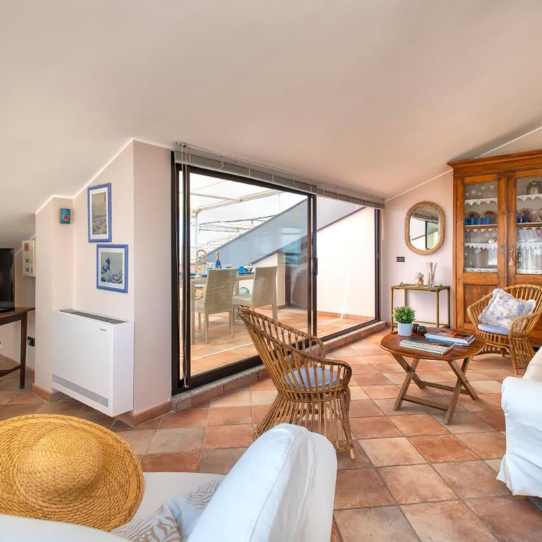 Blue View Penthouse - Magnolia Holidays - Two-Bedroom Apartment - 10
