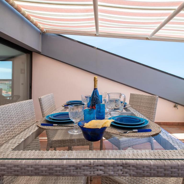Blue View Penthouse - Magnolia Holidays - Two-Bedroom Apartment - 5