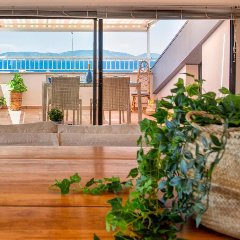 Blue View Penthouse - Magnolia Holidays - Two-Bedroom Apartment - 12
