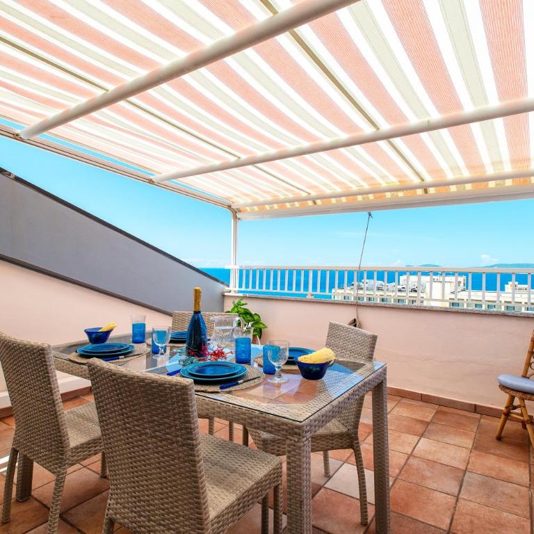 Blue View Penthouse - Magnolia Holidays - Two-Bedroom Apartment - 8