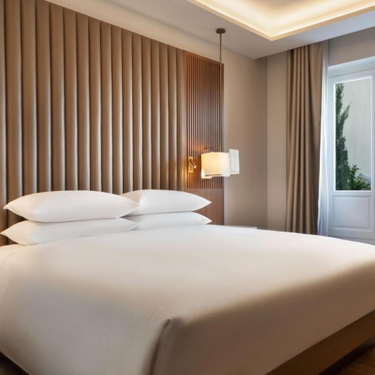 JW Marriott Hotel Madrid - Habitación Deluxe Premium con balcón y vistas a la ciudad - 1 cama extragrande - 6