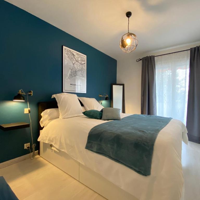ToulonHost - Le Litardi - Superbe T2 - 2 pas des plages - Clim - Fibre - Chambre Double Deluxe - 12