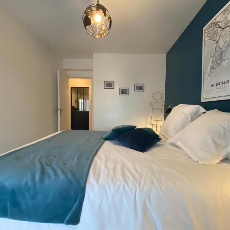 ToulonHost - Le Litardi - Superbe T2 - 2 pas des plages - Clim - Fibre - Chambre Double Deluxe - 10