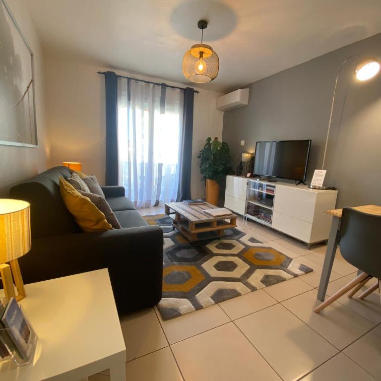 ToulonHost - Le Litardi - Superbe T2 - 2 pas des plages - Clim - Fibre - Chambre Double Deluxe - 7