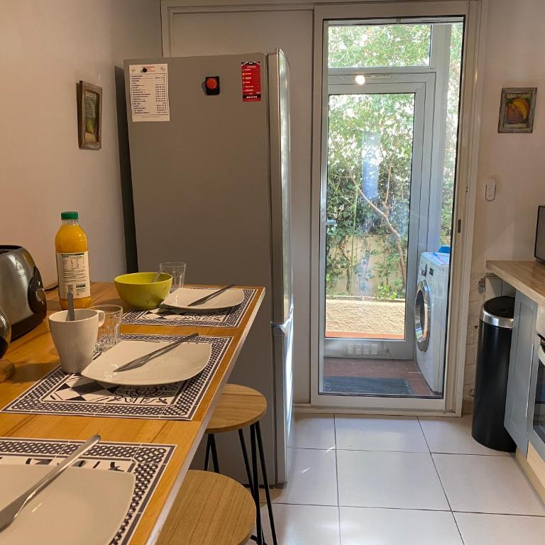 ToulonHost - Le Litardi - Superbe T2 - 2 pas des plages - Clim - Fibre - Chambre Double Deluxe - 18