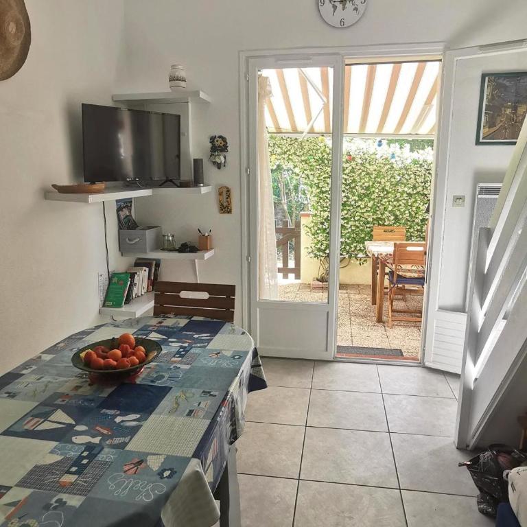 Pavillon lumineux avec terrasse à 500m de la plage, parking sécurisé, 6 couchages - FR-1-732-52 - Maison de Vacances - 6