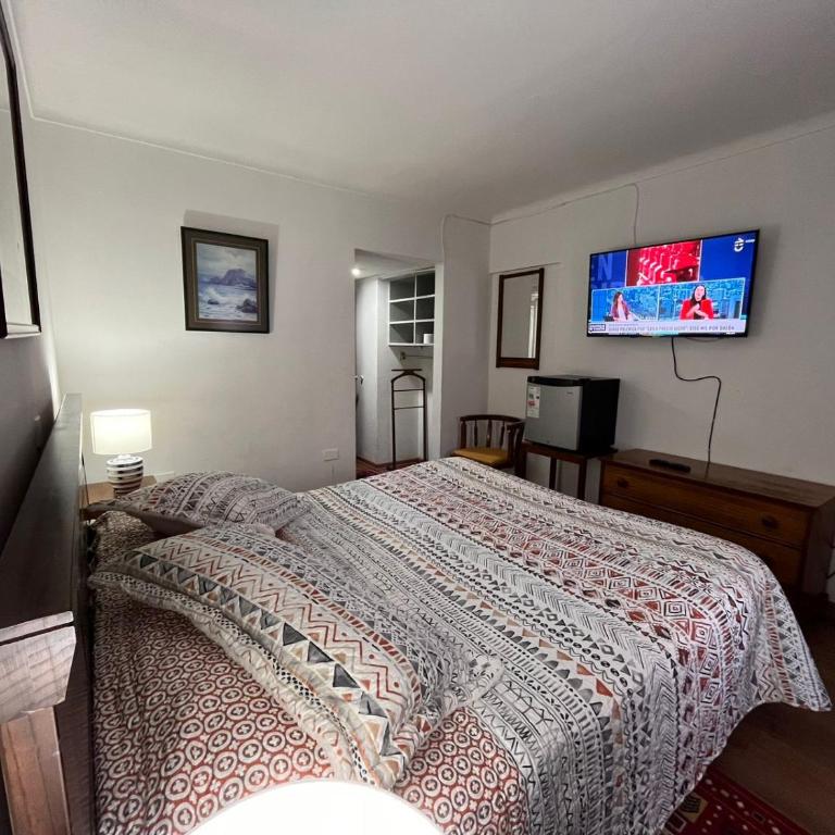 NEW HOTEL CRUZ DEL SUR - Suite con cama grande y balcón - 2