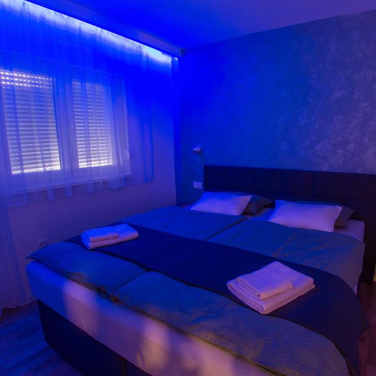 Candy Loft Apartment - Two-Bedroom Apartment - 19