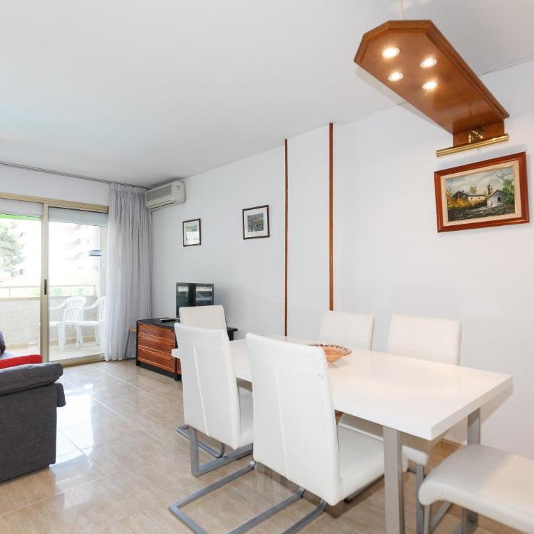 UHC Marathon Apartments - Apartment with Pool View - 11