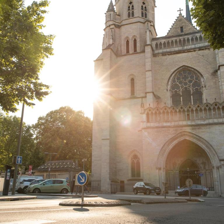 Suite Romanée 6 personnes vue Cathédrale 2 Places de parking - Appartement 2 Chambres - 42