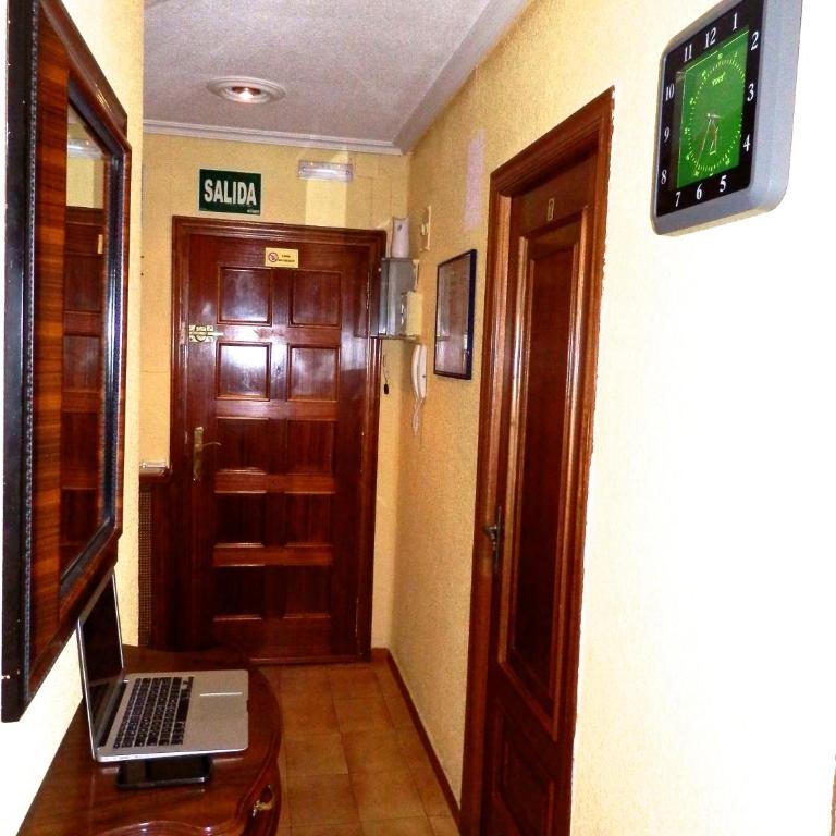 Pension Salamanca - Habitación Individual Estándar con baño compartido - 1