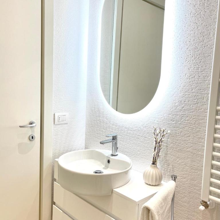 Casa Cavour White - Appartamento con 1 Camera da Letto - 15