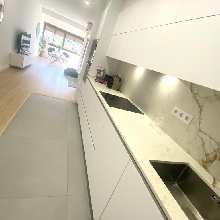 Barcelona Chic Apartments- Free Parking - 10 min BCN center by metro - Two-Bedroom Apartment - 28