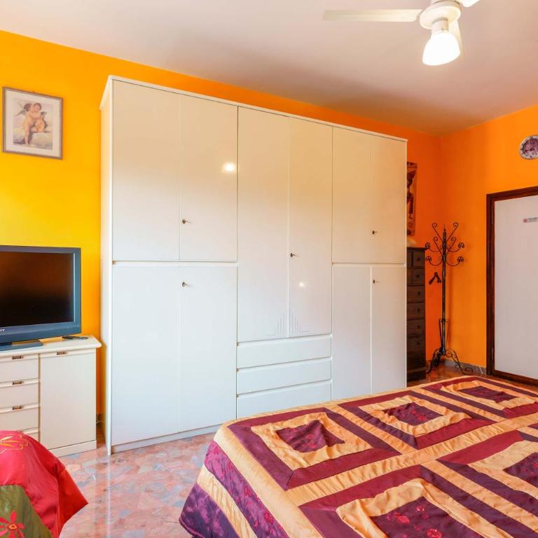 Bed and Breakfast Dolce Vita Bologna - Camera Matrimoniale con Bagno in Comune - 11