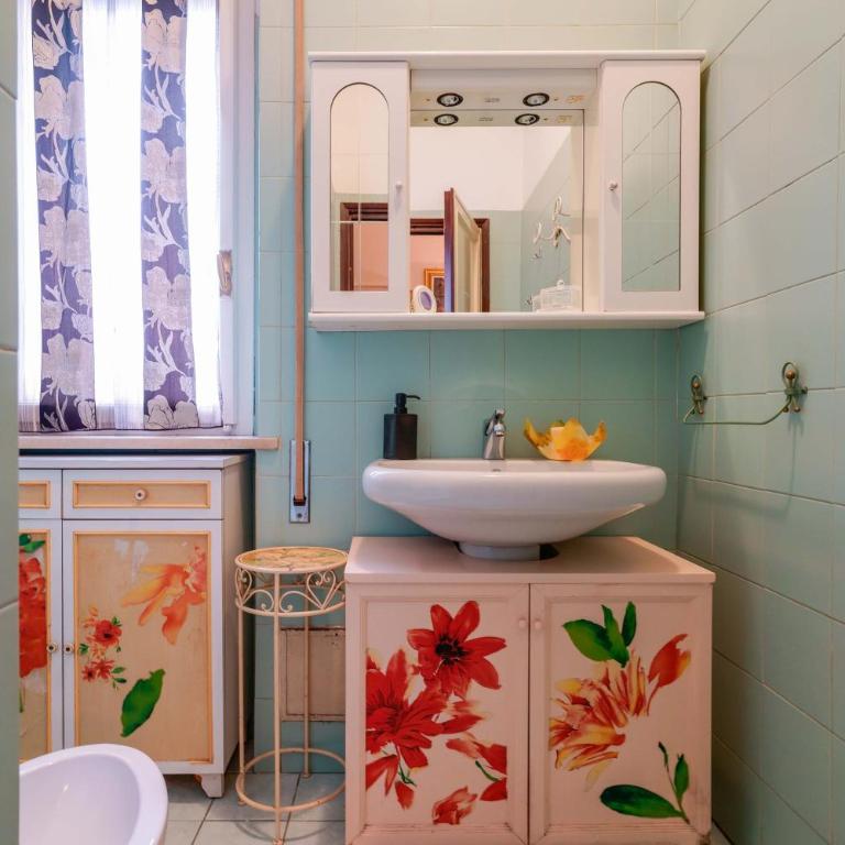 Bed and Breakfast Dolce Vita Bologna - Camera Matrimoniale con Bagno in Comune - 36