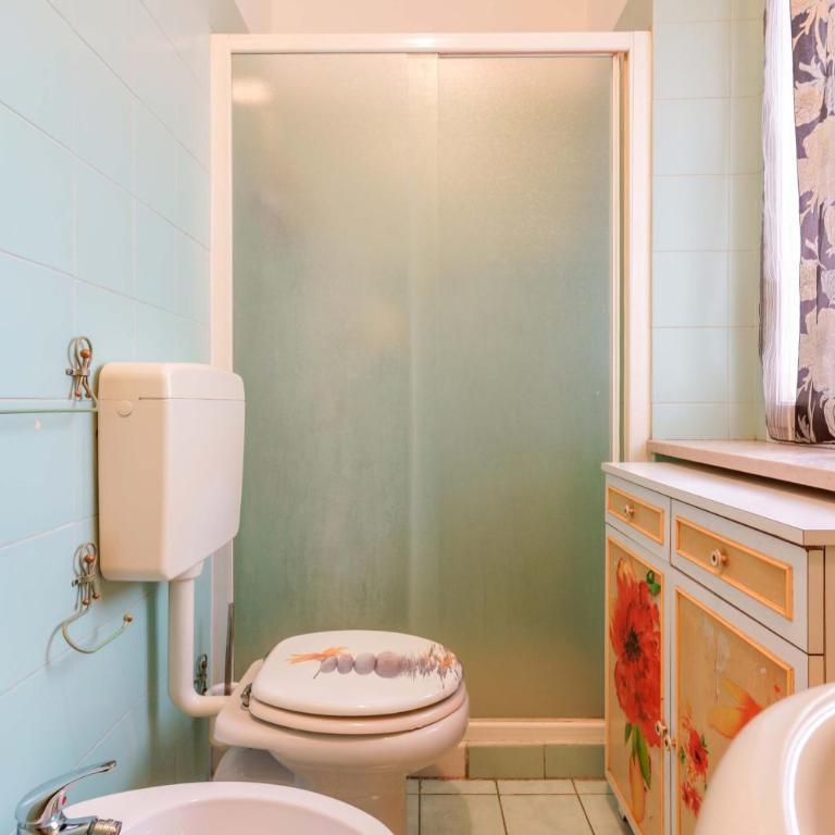 Bed and Breakfast Dolce Vita Bologna - Camera Matrimoniale con Bagno in Comune - 27