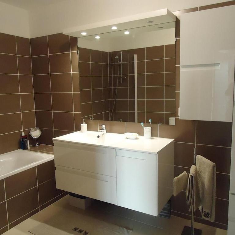 T3 Le Lavandou ideally placed 80m² of terraces - Appartamento con 2 Camere da Letto - 3
