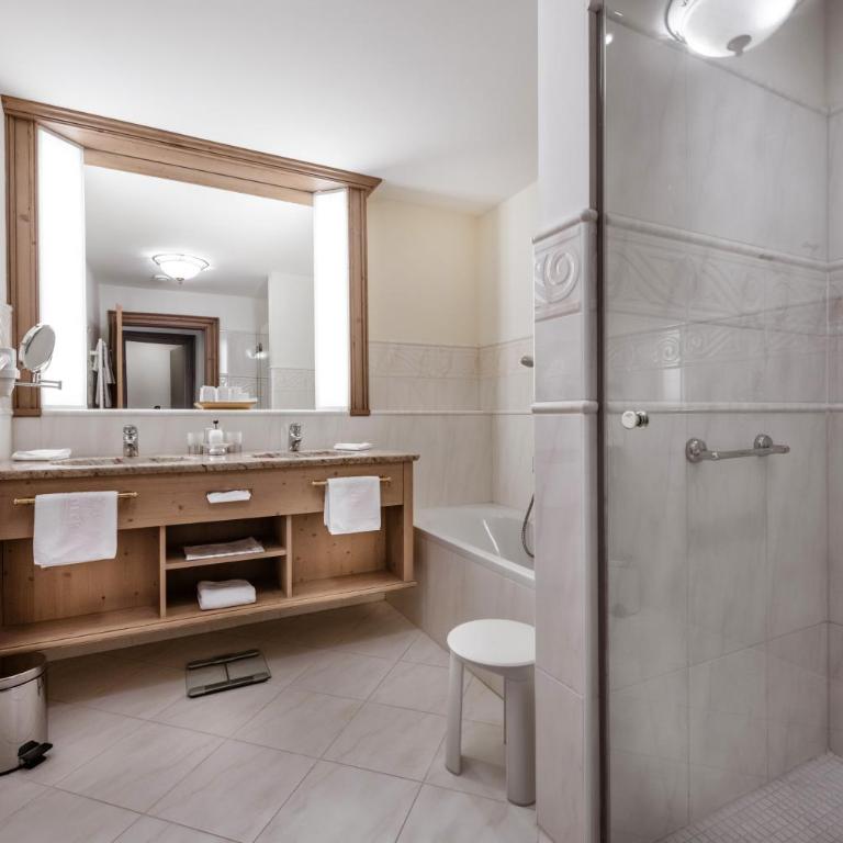 Hotel Bismarck - Doppelzimmer Schlossalm - 1