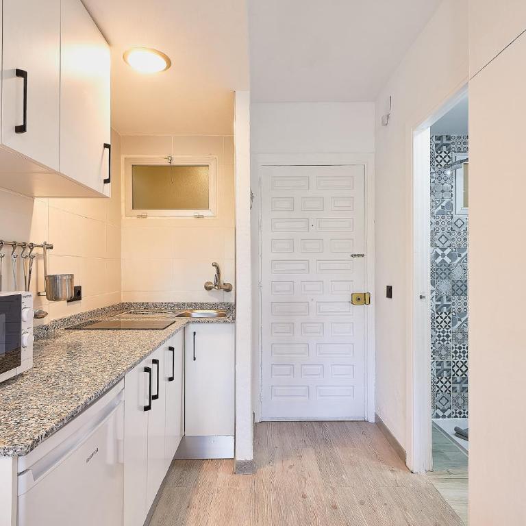 Lovely Home Estudio Jupiter Piscina - Studio with Balcony - 5