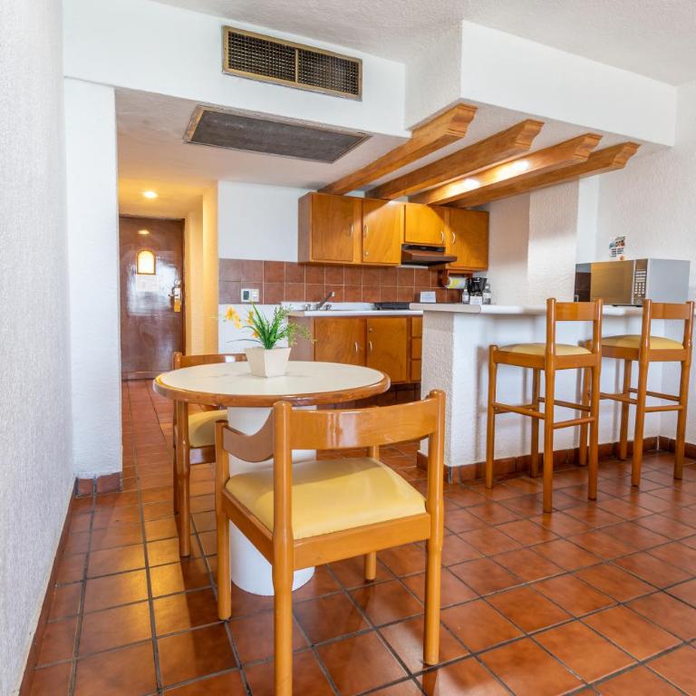 Costa de Oro Beach Hotel - King Studio - 2