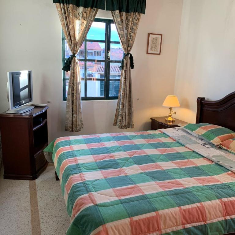 Casa Hotel Los Ángeles - Double Room with Private Bathroom - 1