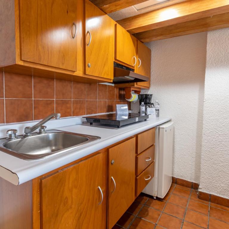 Costa de Oro Beach Hotel - Queen Studio - 3