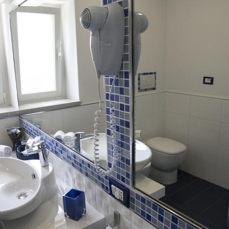 Rifa b&b - Camera Familiare con Bagno Privato - 9