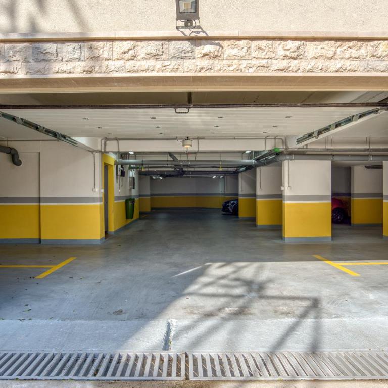 Apt "Royal Oak" 2 Bedroom with Garage Parking - Apartman sa 2 Spavaće Sobe - 8
