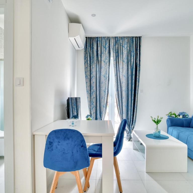 The Golden Luxury Apartments - Apartment with Balcony and Partial Sea View - 10