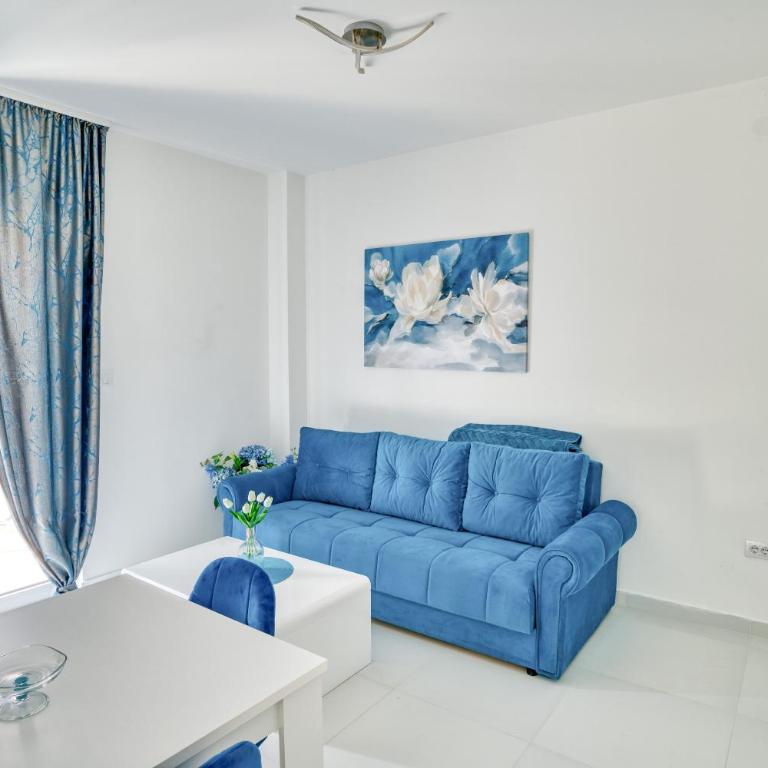 The Golden Luxury Apartments - Apartment with Balcony and Partial Sea View - 12