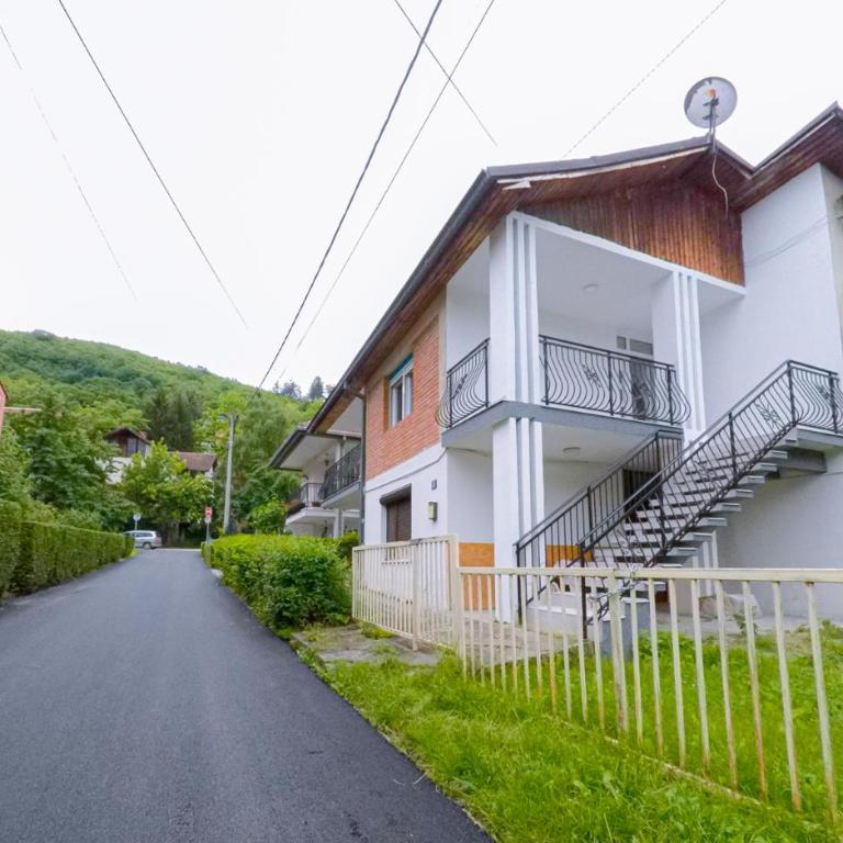 APARTMANI SIMONOVIC 2 - Apartman sa 2 Spavaće Sobe - 1