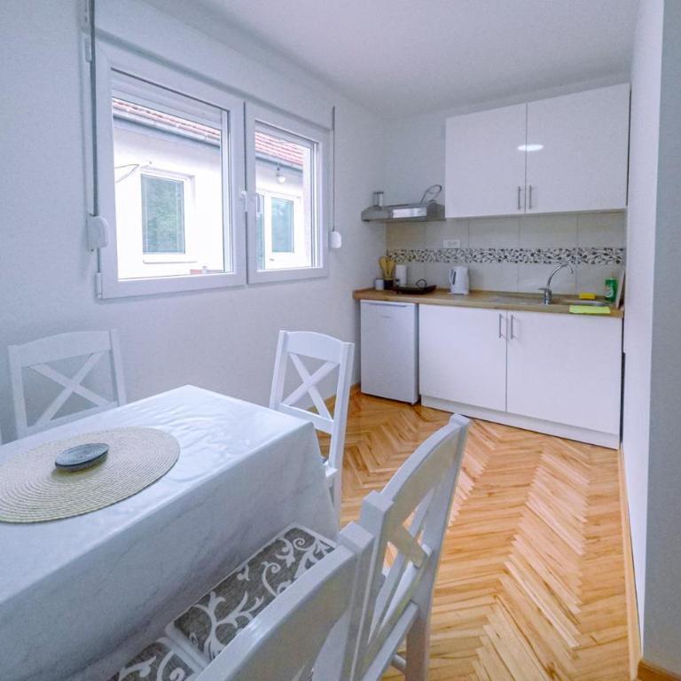APARTMANI SIMONOVIC 2 - Apartman sa 2 Spavaće Sobe - 4