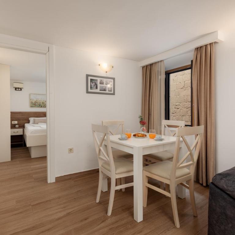 Apartment Amigo Old Town Kotor - One-Bedroom Apartment - 2